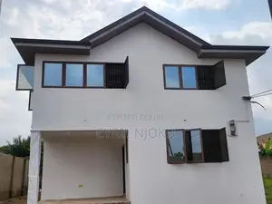 5bdrm Duplex in Accra Metropolitan for sale