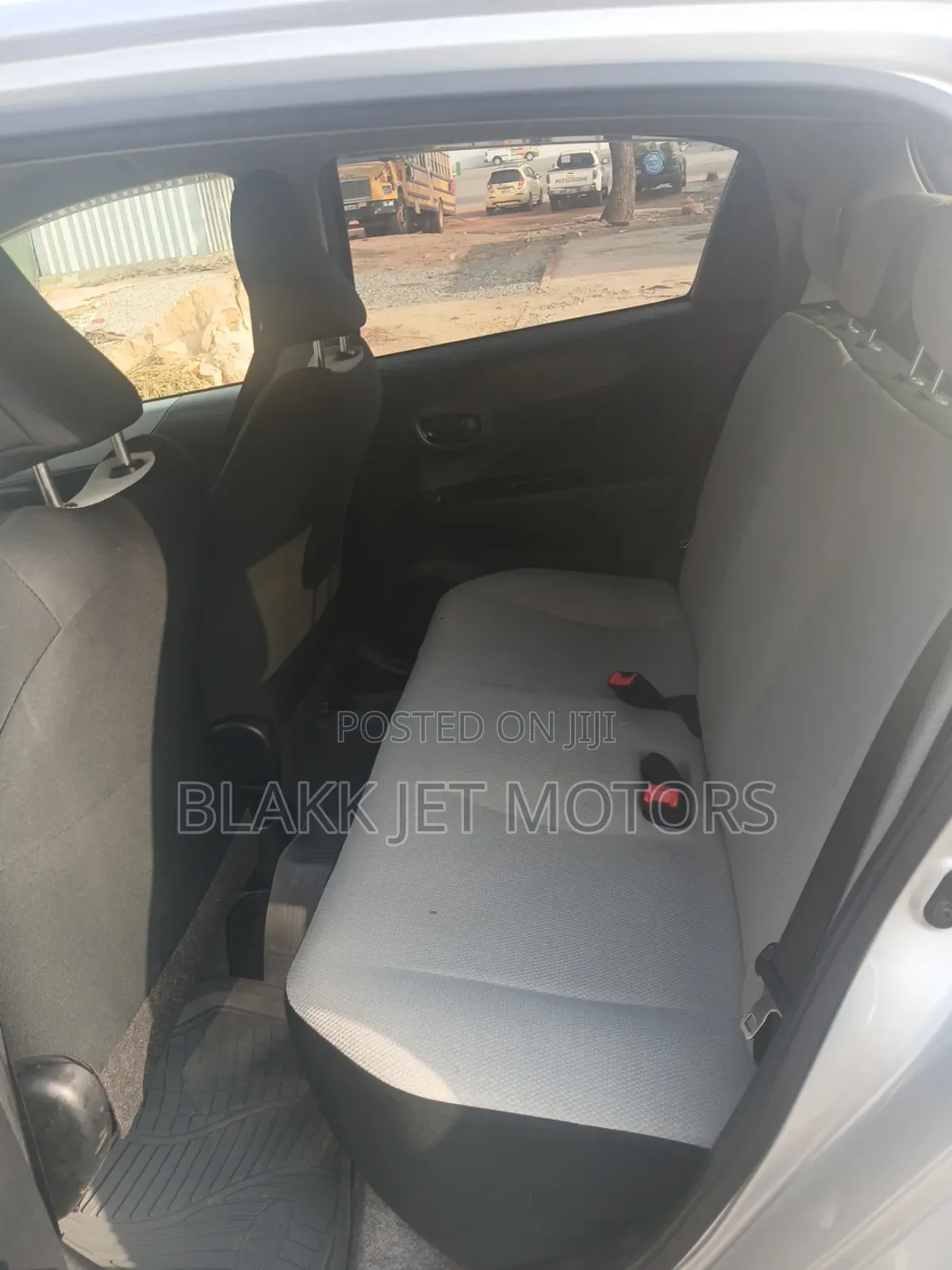 Toyota Vitz 1.3 AWD 5dr 2014 Silver