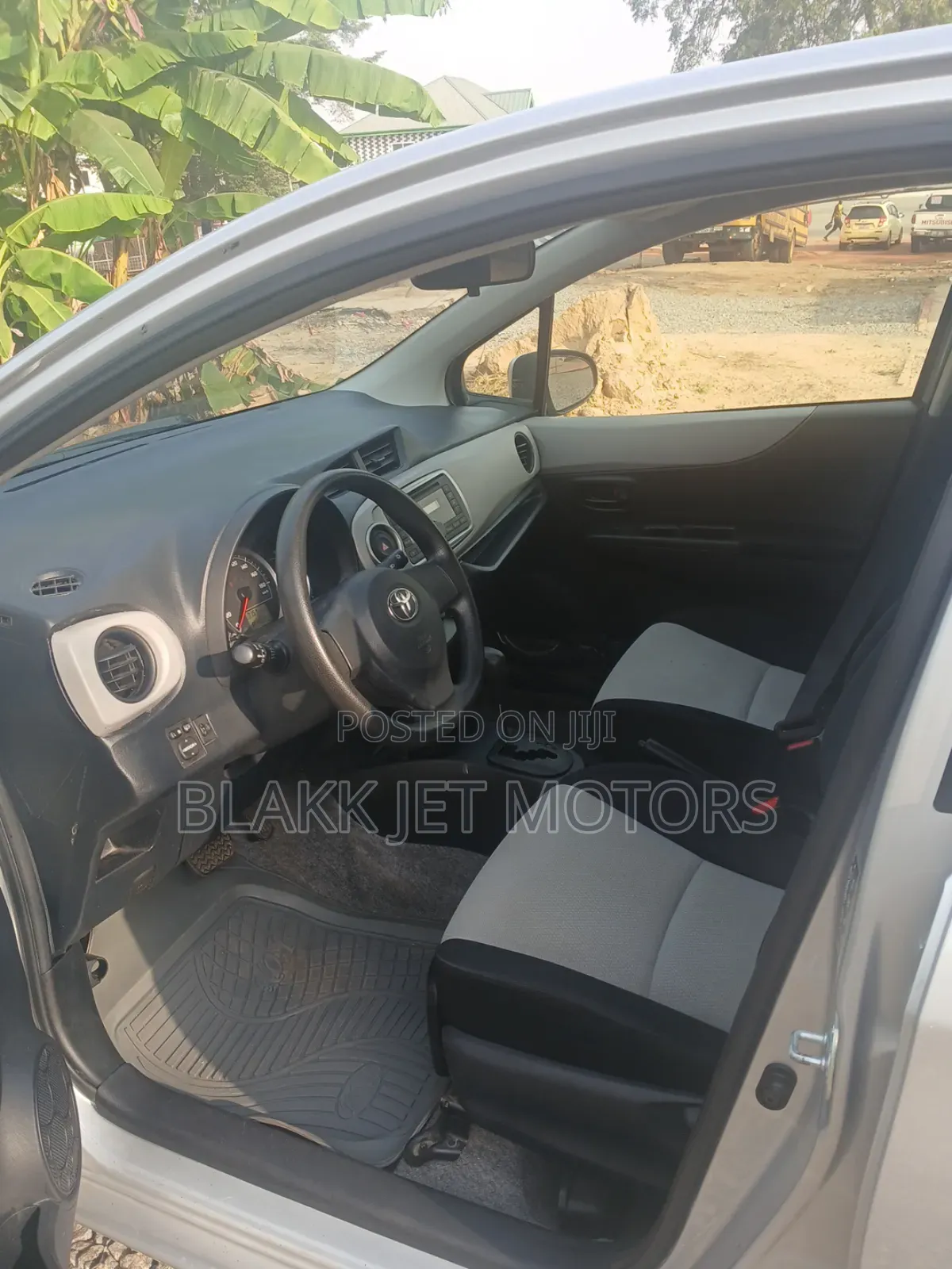 Toyota Vitz 1.3 AWD 5dr 2014 Silver