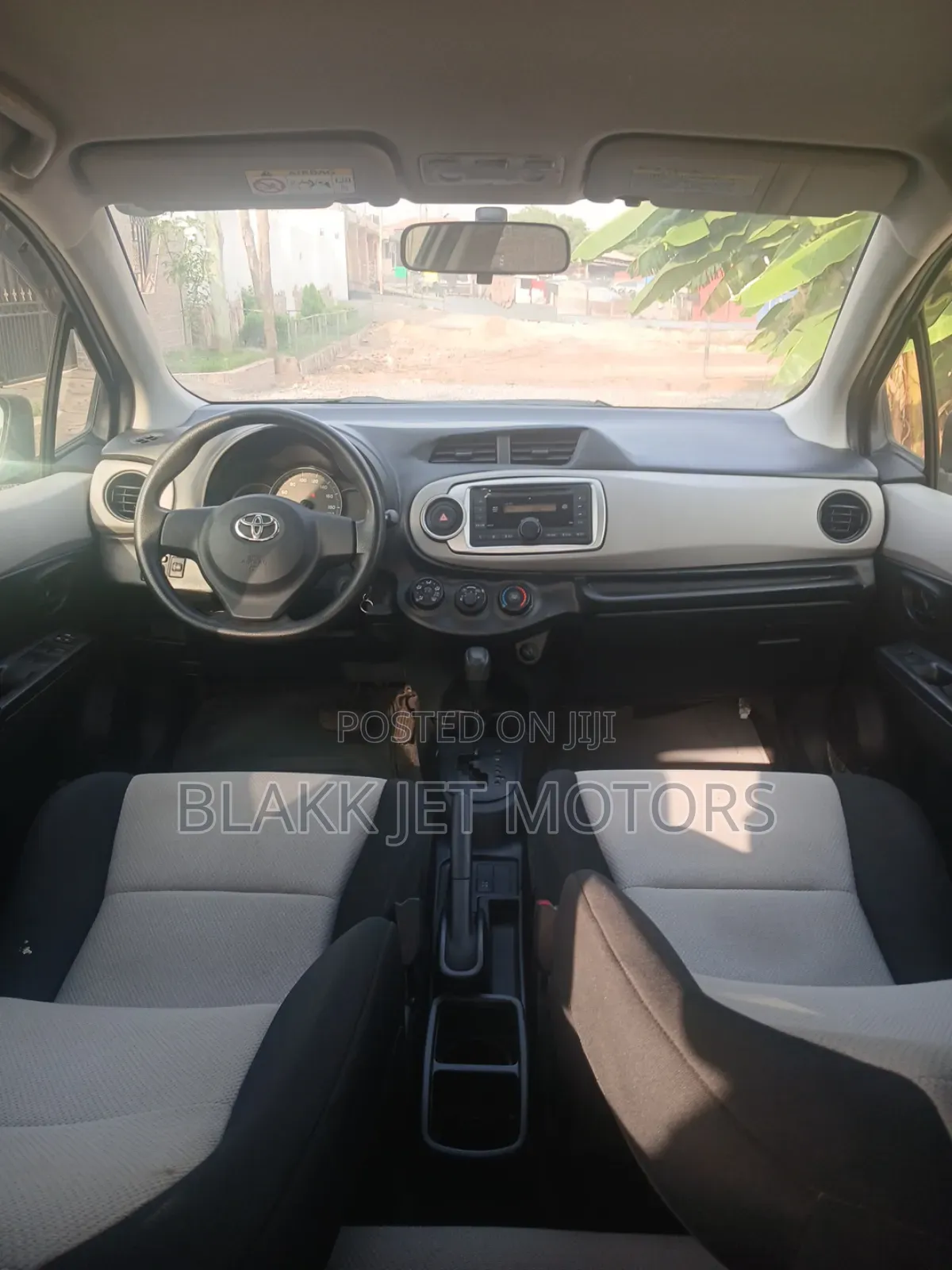 Toyota Vitz 1.3 AWD 5dr 2014 Silver