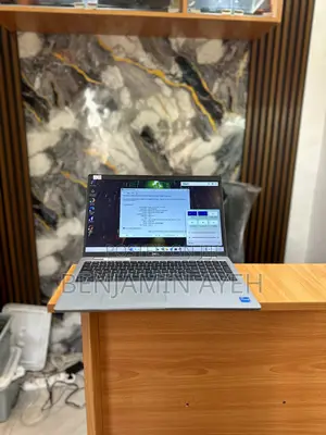 Laptop Dell Latitude 5520 8GB Intel Core i3 SSD 256GB