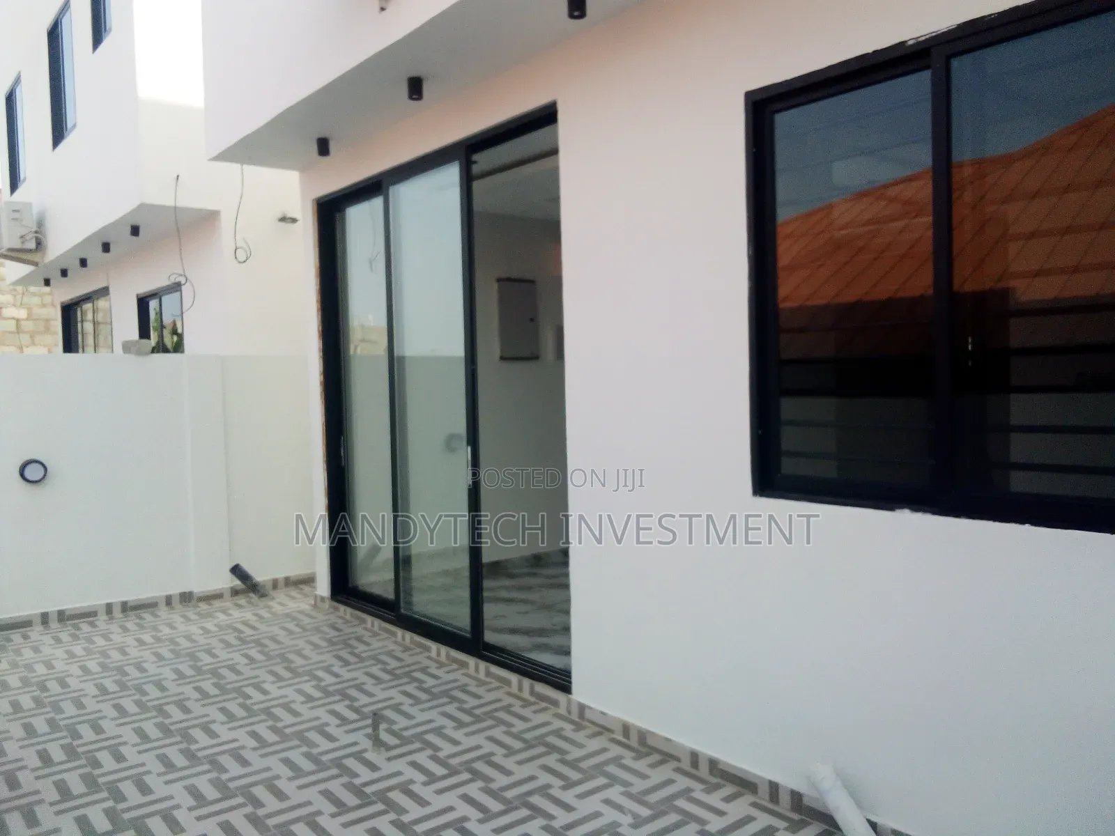 4bdrm Duplex in Lake Side Estate for sale