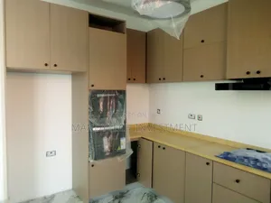 4bdrm Duplex in Lake Side Estate for sale