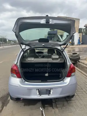 Toyota Vitz 2010 Silver