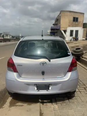 Toyota Vitz 2010 Silver