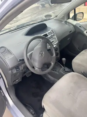 Toyota Vitz 2010 Silver
