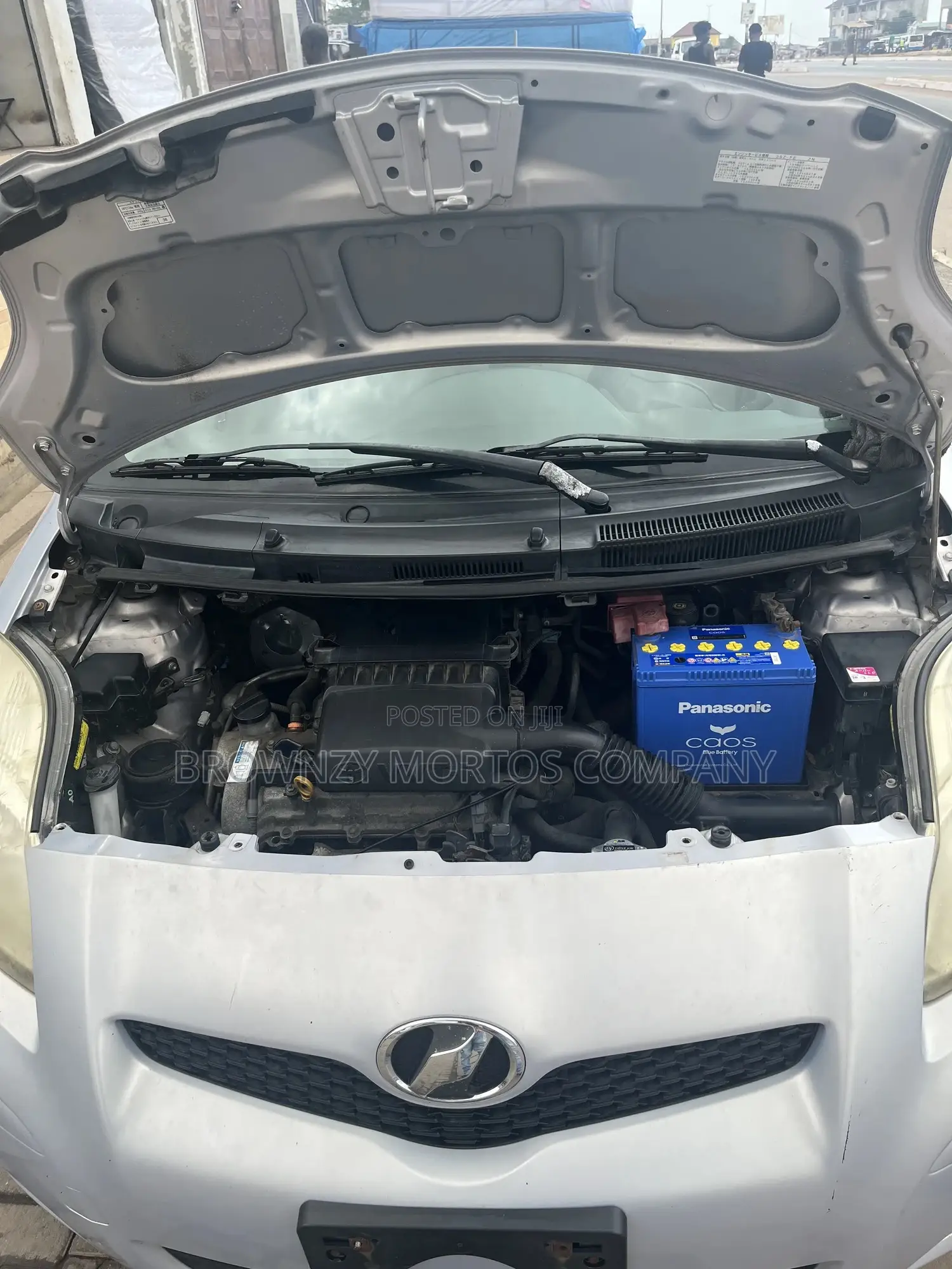 Toyota Vitz 2010 Silver