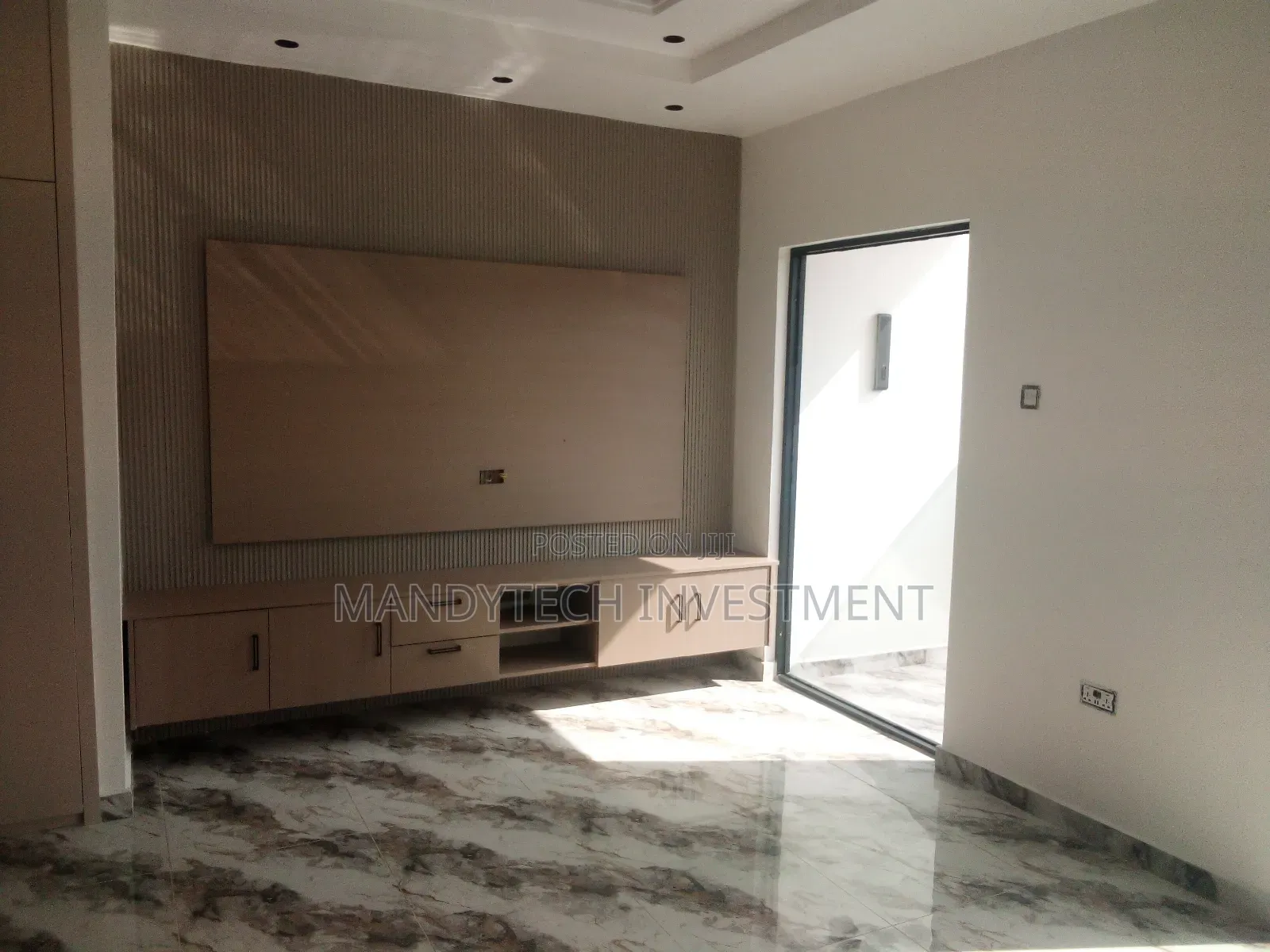 4bdrm Duplex in Lake Side Estate for sale