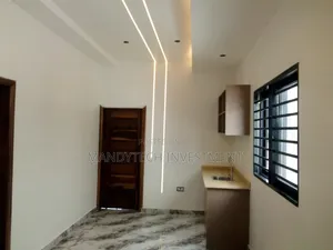 4bdrm Duplex in Lake Side Estate for sale