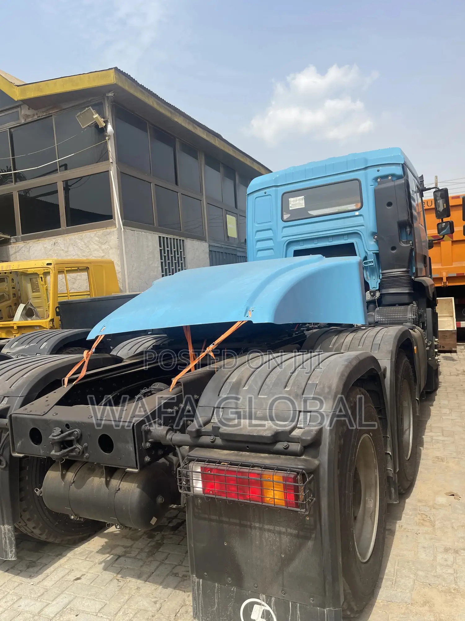Tractor Head Powered by 420hp Cummins Engine