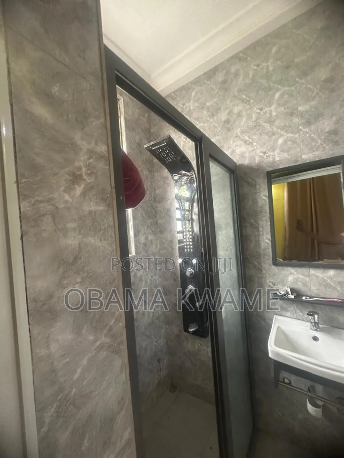 8bdrm Apartment in Laryea Homes, Pokuase for sale