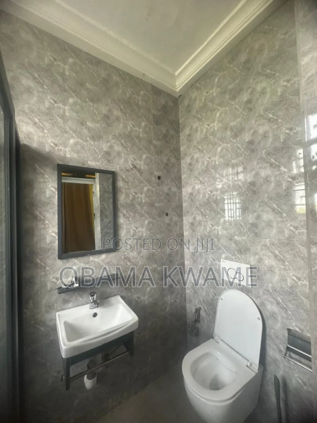 8bdrm Apartment in Laryea Homes, Pokuase for sale