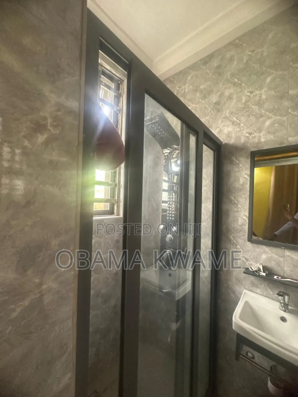 8bdrm Apartment in Laryea Homes, Pokuase for sale