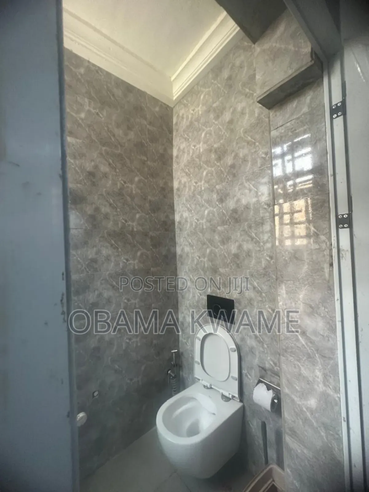 8bdrm Apartment in Laryea Homes, Pokuase for sale