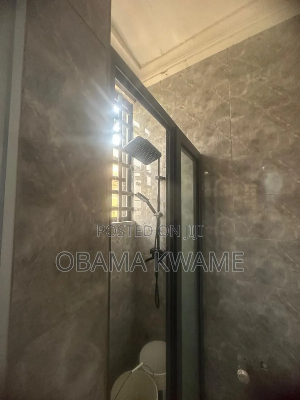 8bdrm Apartment in Laryea Homes, Pokuase for sale