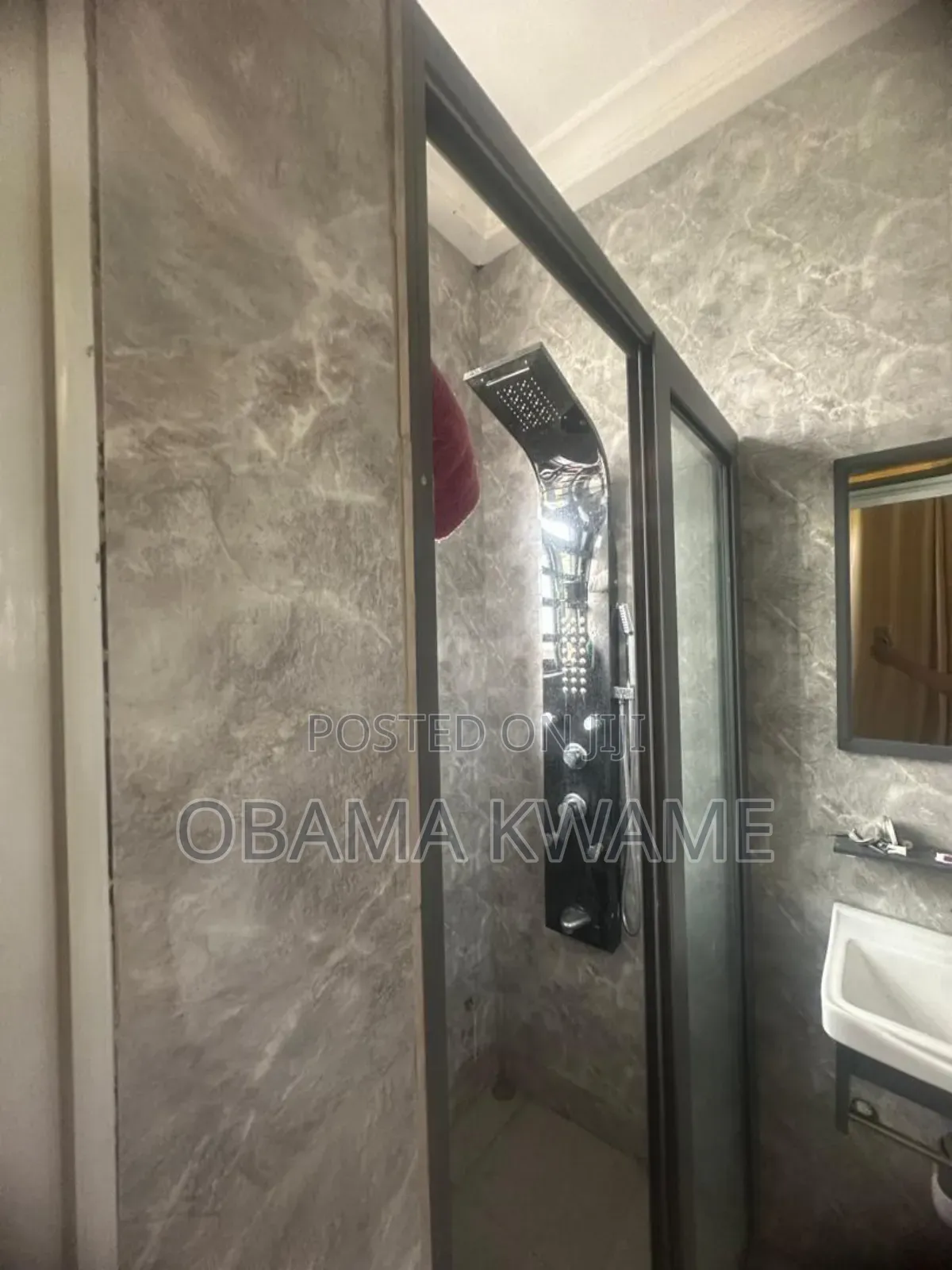 8bdrm Apartment in Laryea Homes, Pokuase for sale