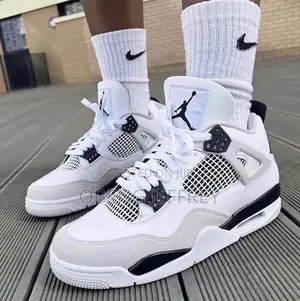 Original Nike Jordan 4 Retro in Military Black