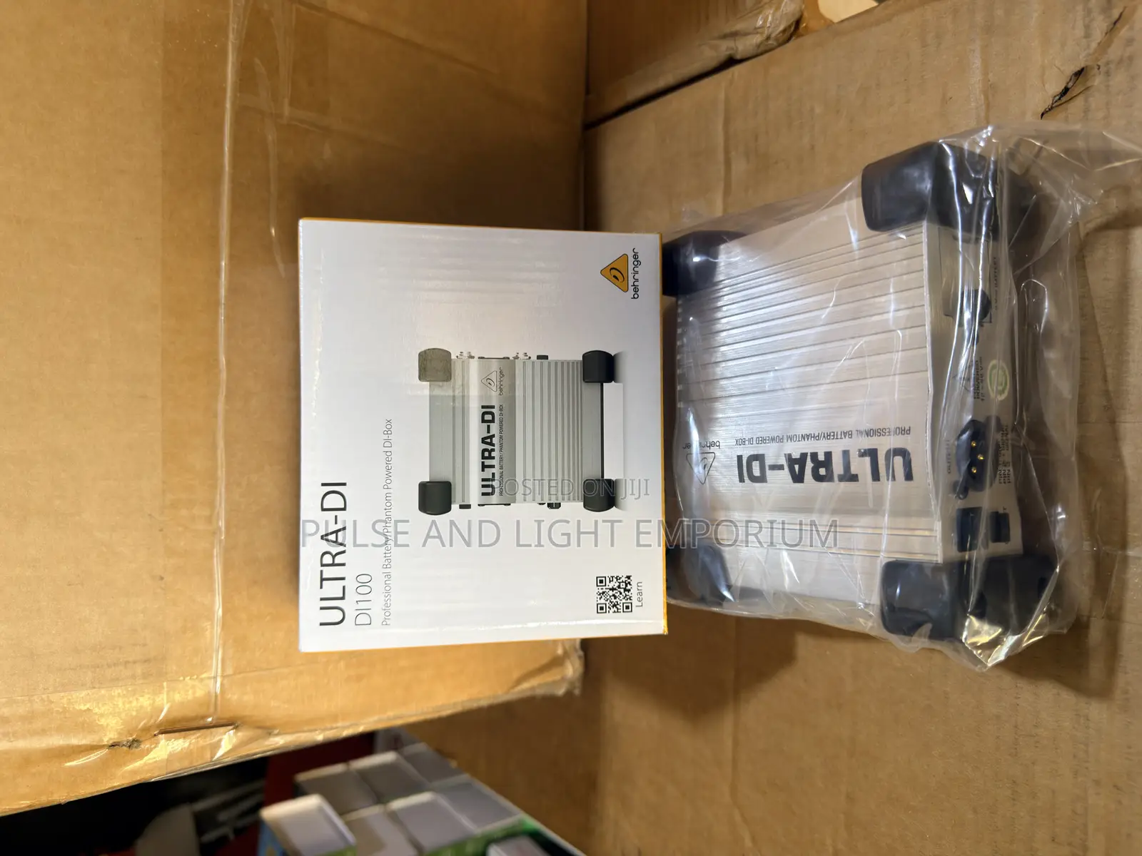 Behringer Ultra-di Di100 Professional Active Direct Injection (Di) Box