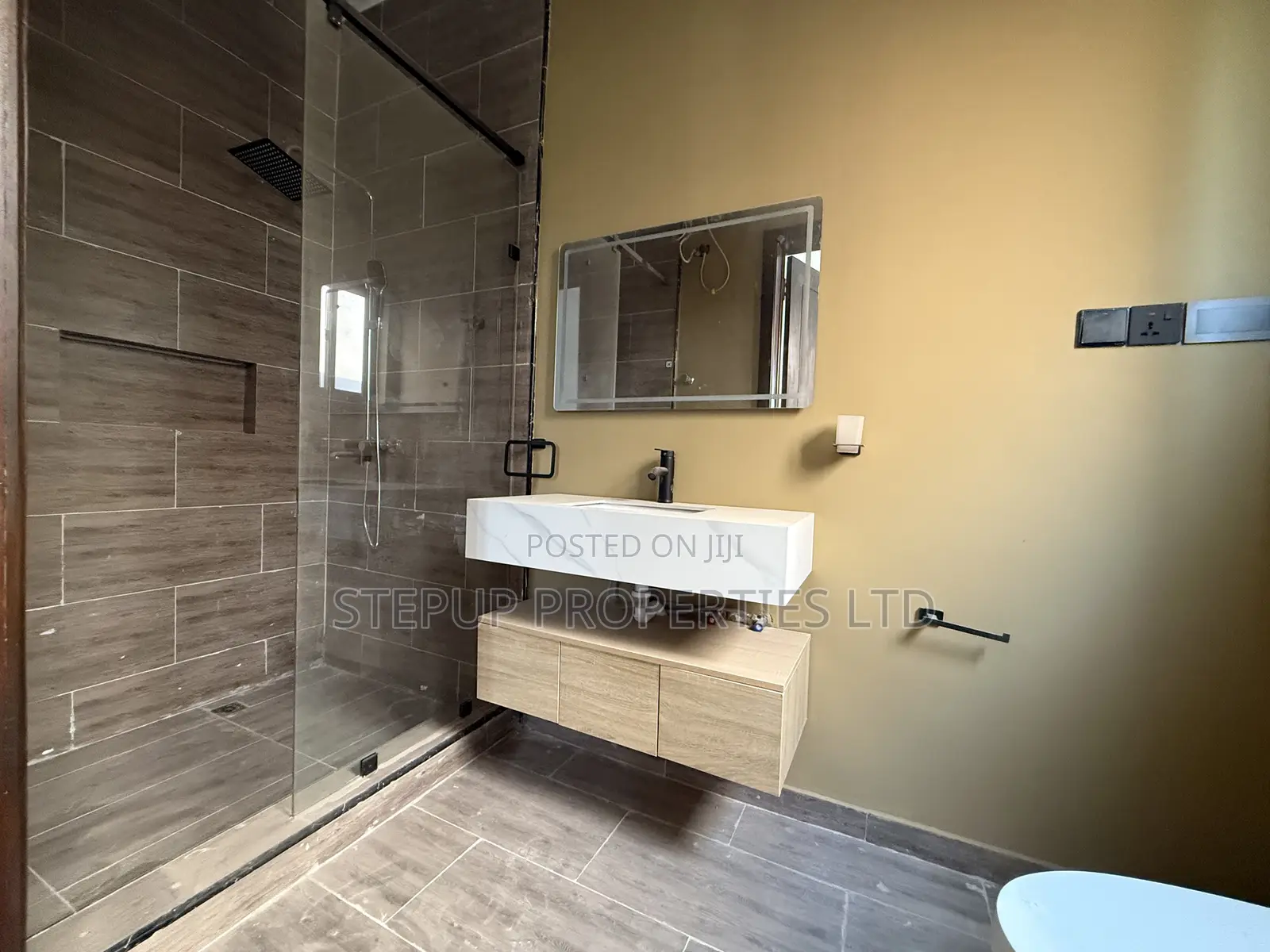 4bdrm House in Focus Hospital Area, Adenta for sale