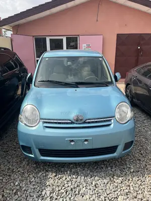Toyota Sienta 2010 Blue