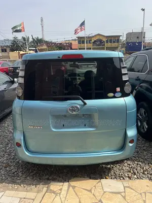 Toyota Sienta 2010 Blue