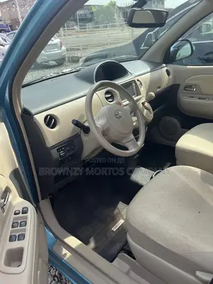Toyota Sienta 2010 Blue