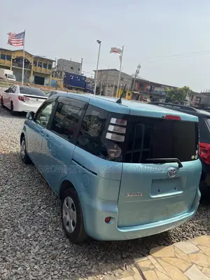Toyota Sienta 2010 Blue