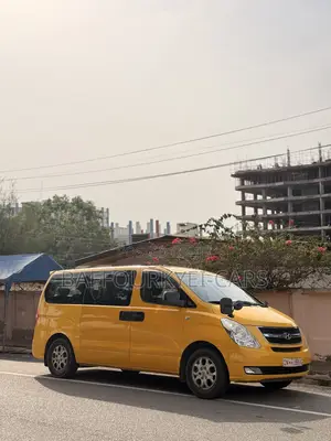 Hyundai Starex 2015 Yellow