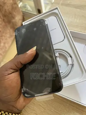 New Apple iPhone 11 64 GB Black