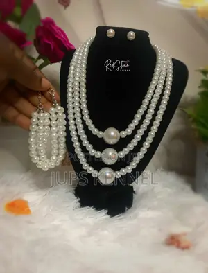 Necklace (Pearls)