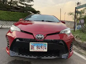 Toyota Corolla SE (1.8L 4cyl 2A) 2018 Red