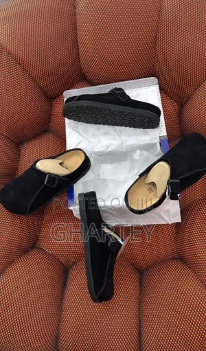 Classic Black Gray Buckle Clogs – Effortless Comfort, Everyday Style