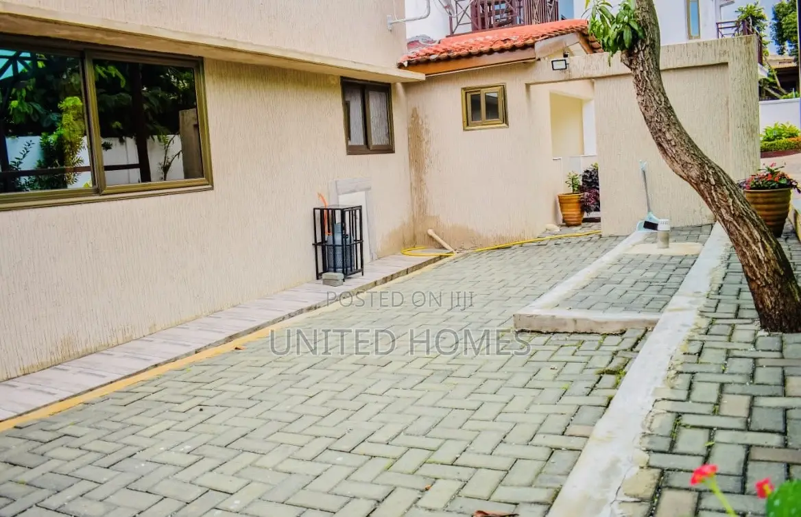 Furnished 2bdrm House in Labone for sale