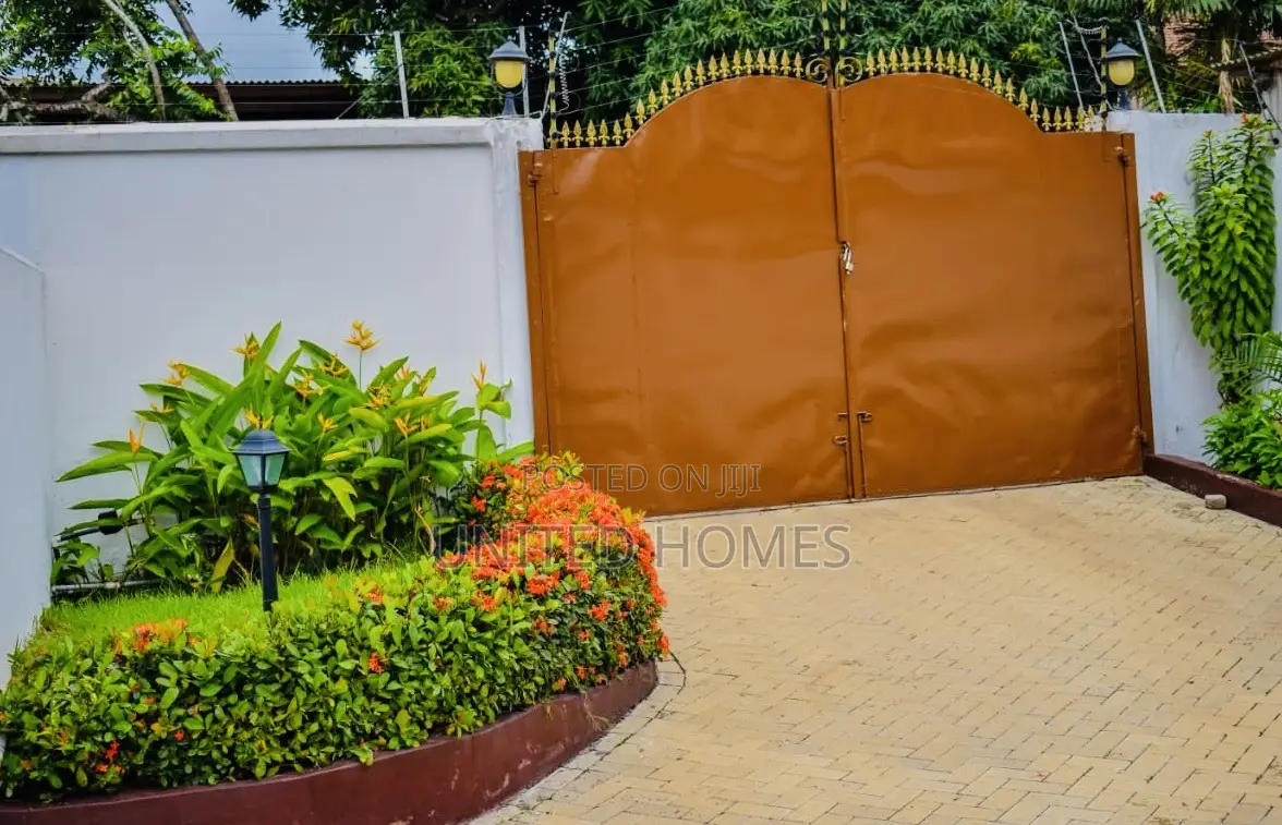 Furnished 2bdrm House in Labone for sale