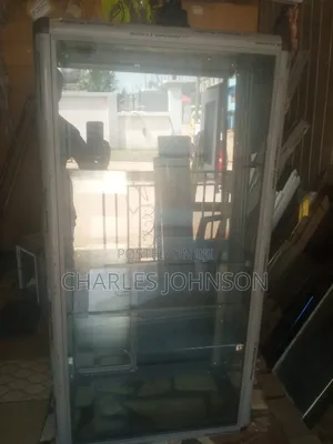 Glass Showcase/Hair Saloon Wadrop