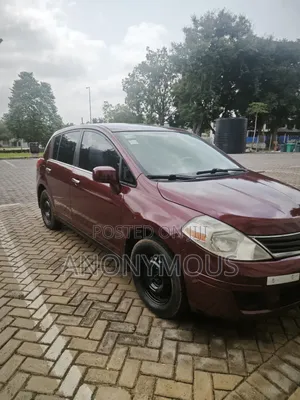 Nissan Versa 1.8 S Hatchback 2010 Red