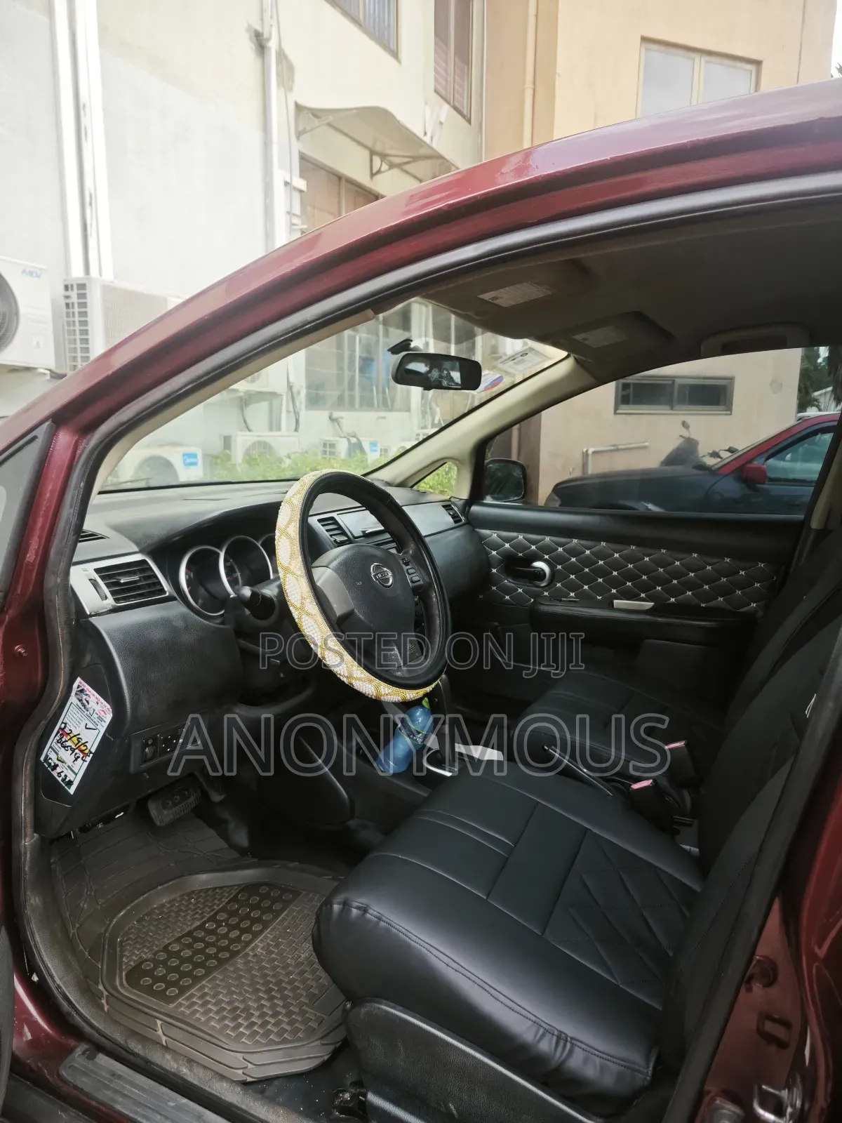 Nissan Versa 1.8 S Hatchback 2010 Red