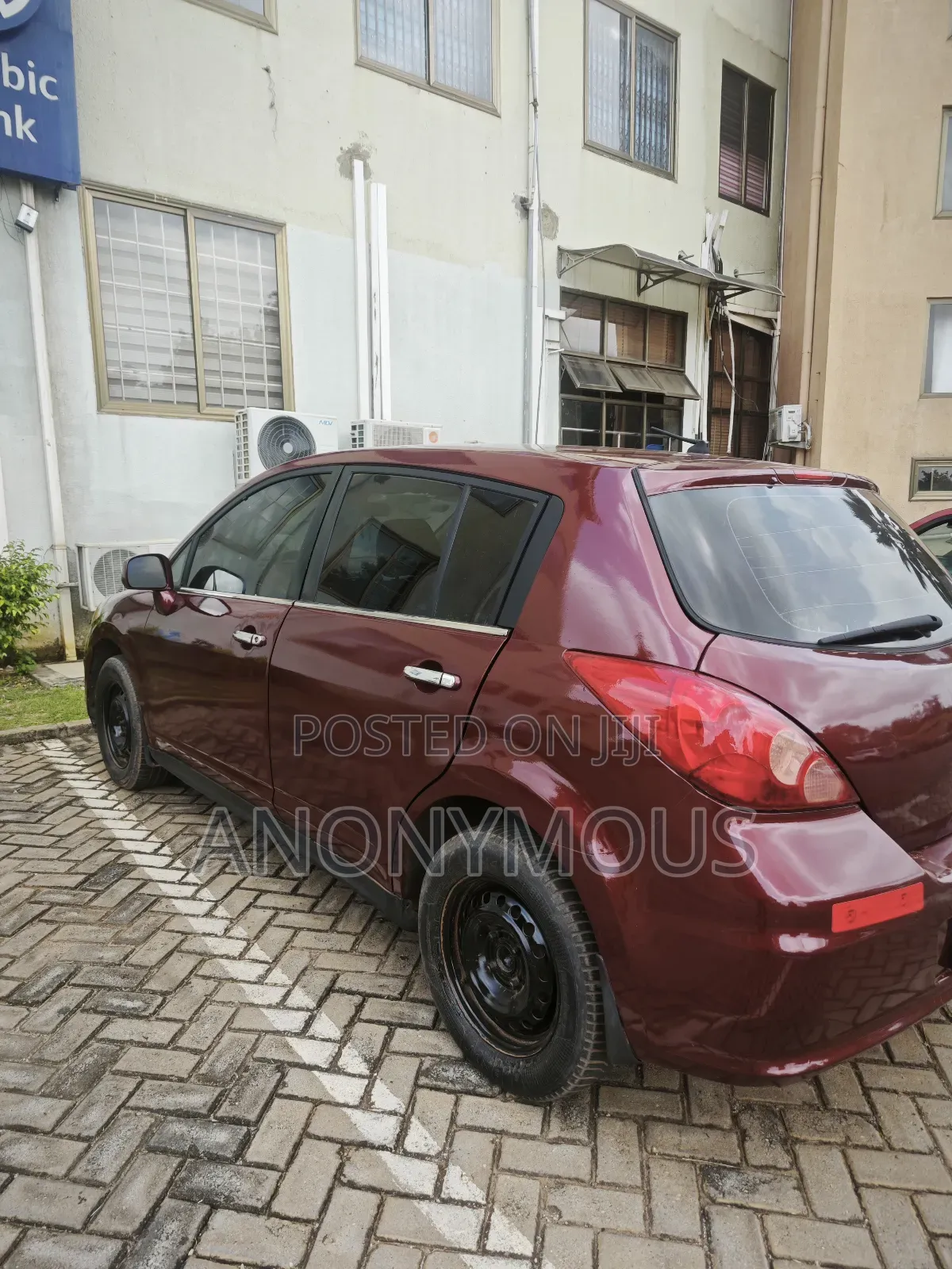 Nissan Versa 1.8 S Hatchback 2010 Red