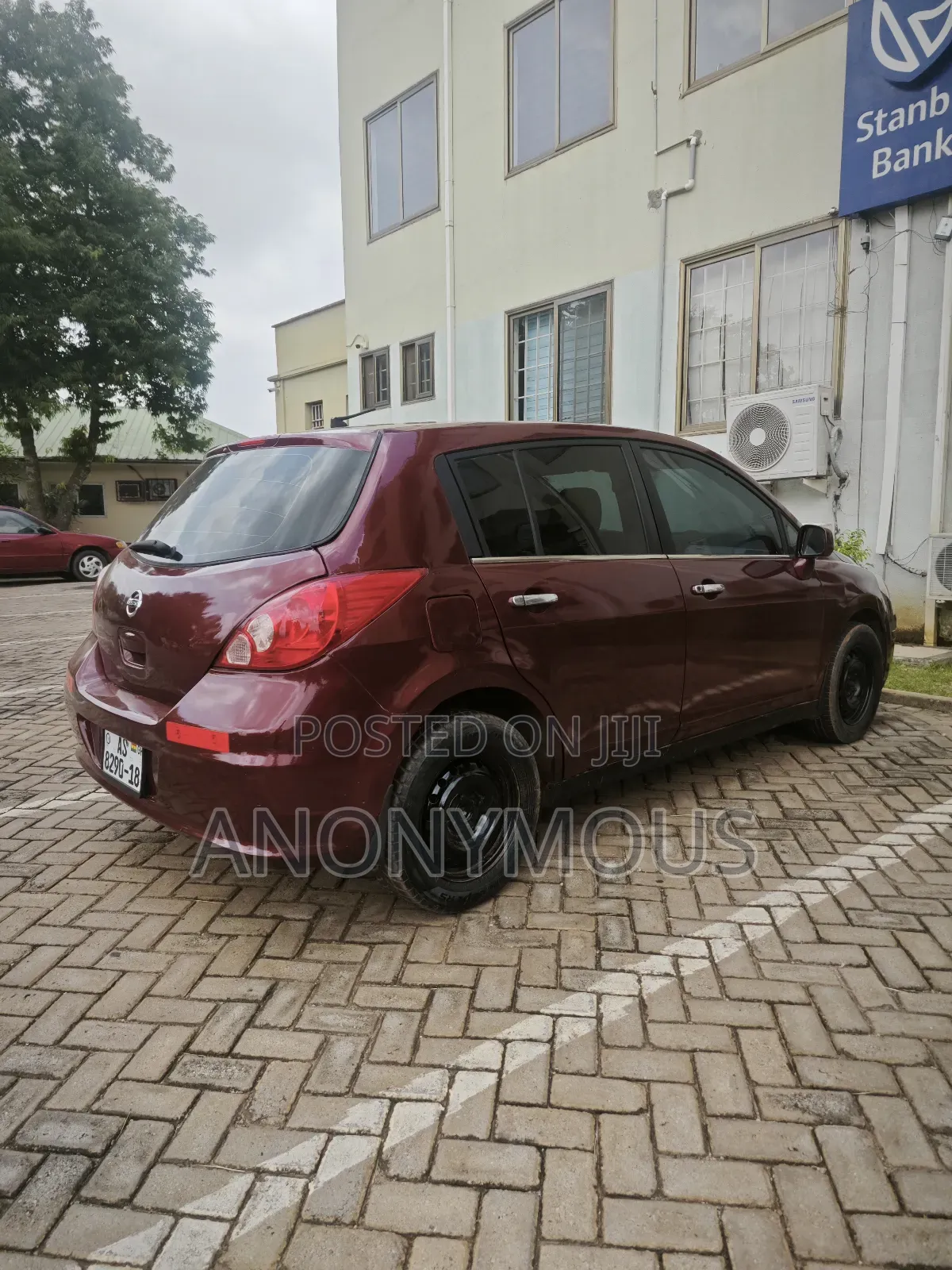 Nissan Versa 1.8 S Hatchback 2010 Red