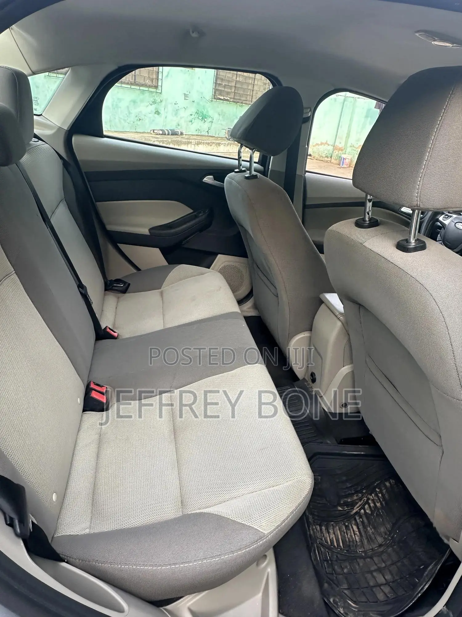 Ford Focus SE 4dr Sedan (2.0L 4cyl 5M) 2014 Silver