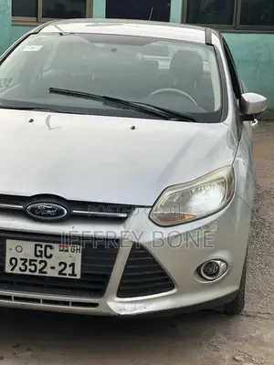 Ford Focus SE 4dr Sedan (2.0L 4cyl 5M) 2014 Silver