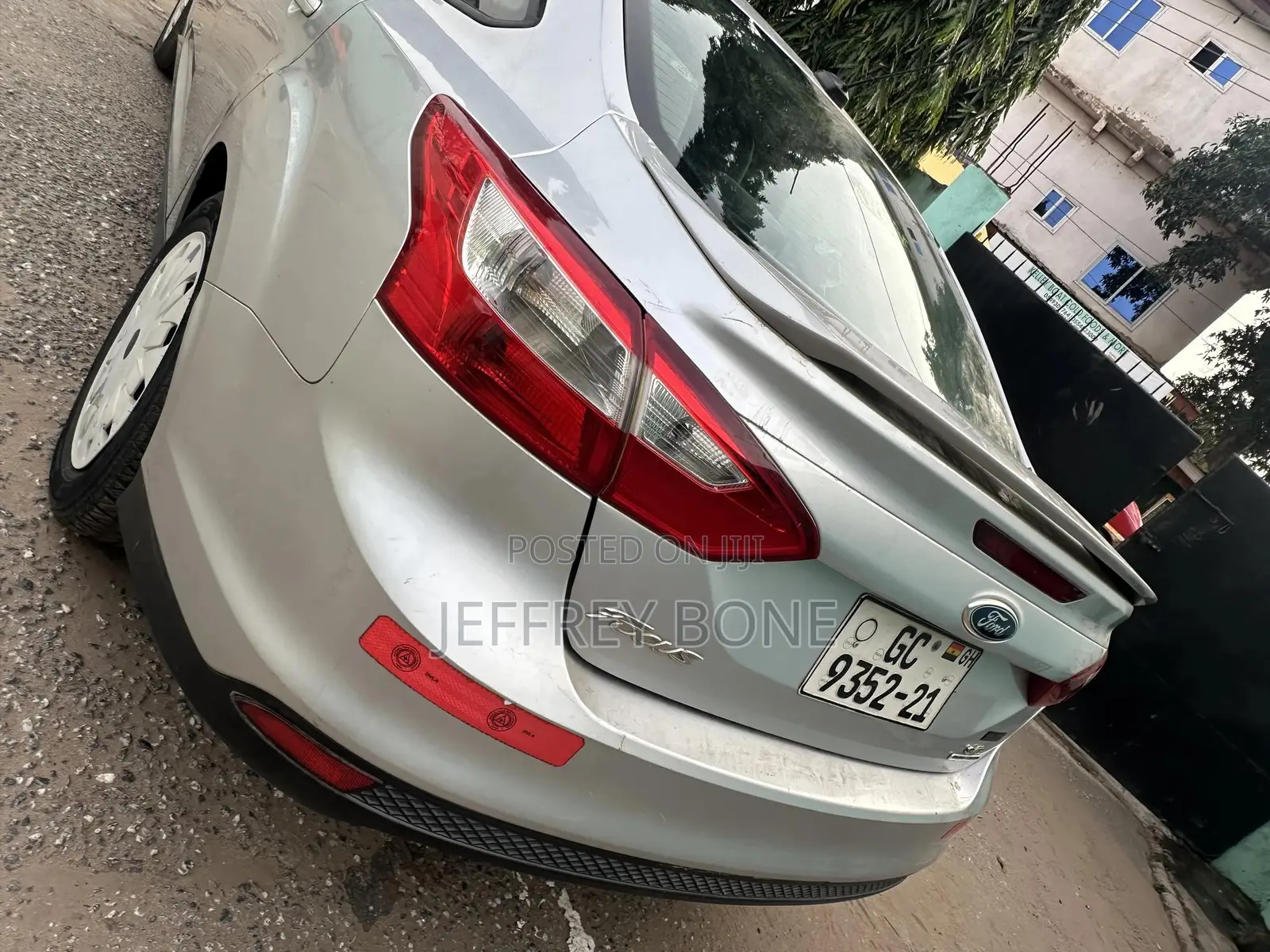 Ford Focus SE 4dr Sedan (2.0L 4cyl 5M) 2014 Silver