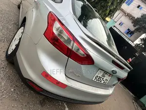Ford Focus SE 4dr Sedan (2.0L 4cyl 5M) 2014 Silver