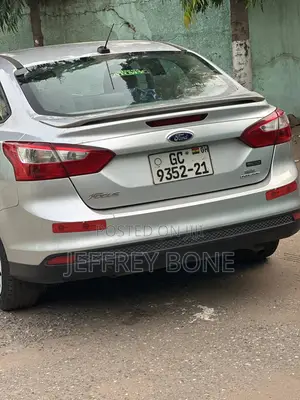 Ford Focus SE 4dr Sedan (2.0L 4cyl 5M) 2014 Silver