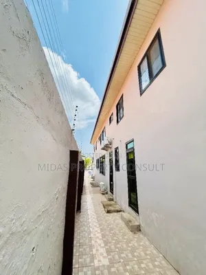 7bdrm House in Eat Legon for sale