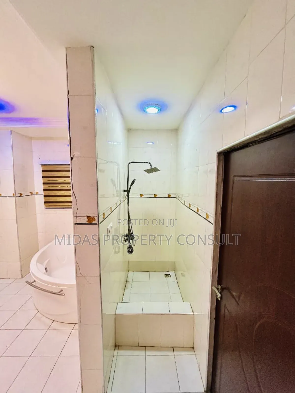 7bdrm House in Eat Legon for sale