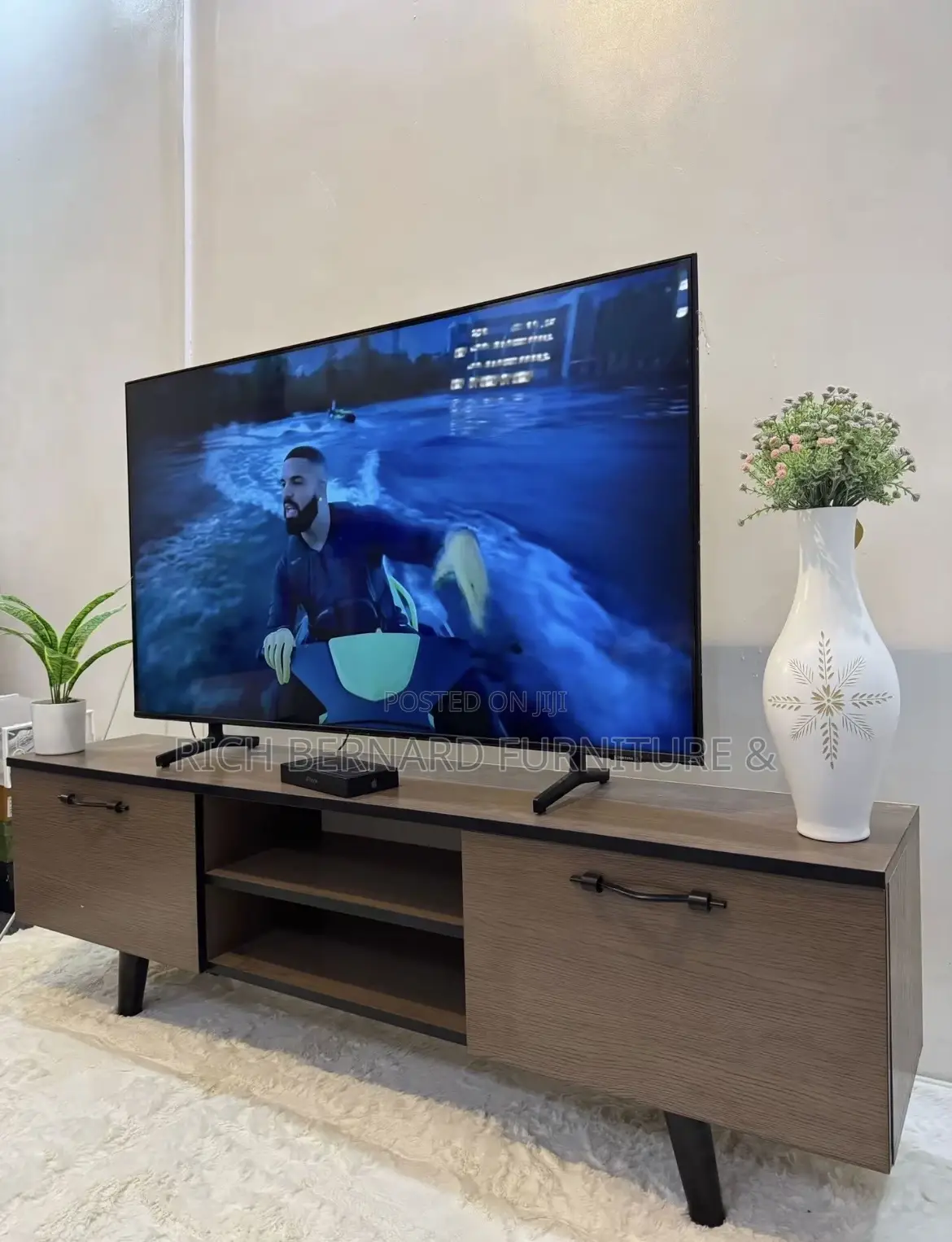 5 Feet Laminated Tv Stand