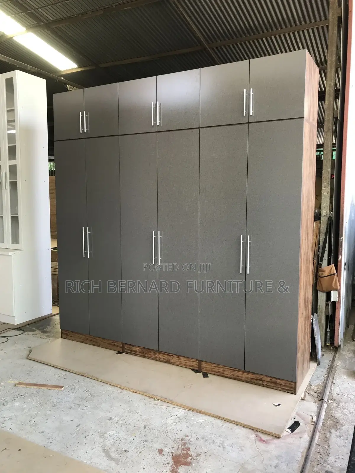 Luxurious Laminated Wardrobe