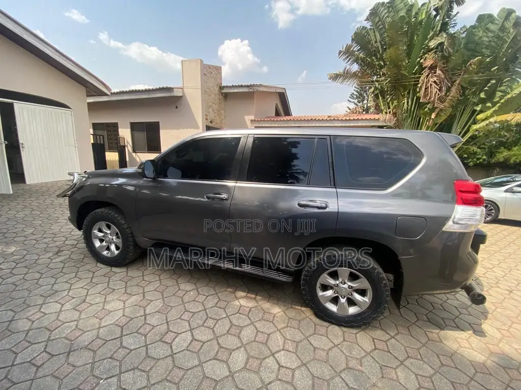 Toyota Land Cruiser Prado 2011 Gray