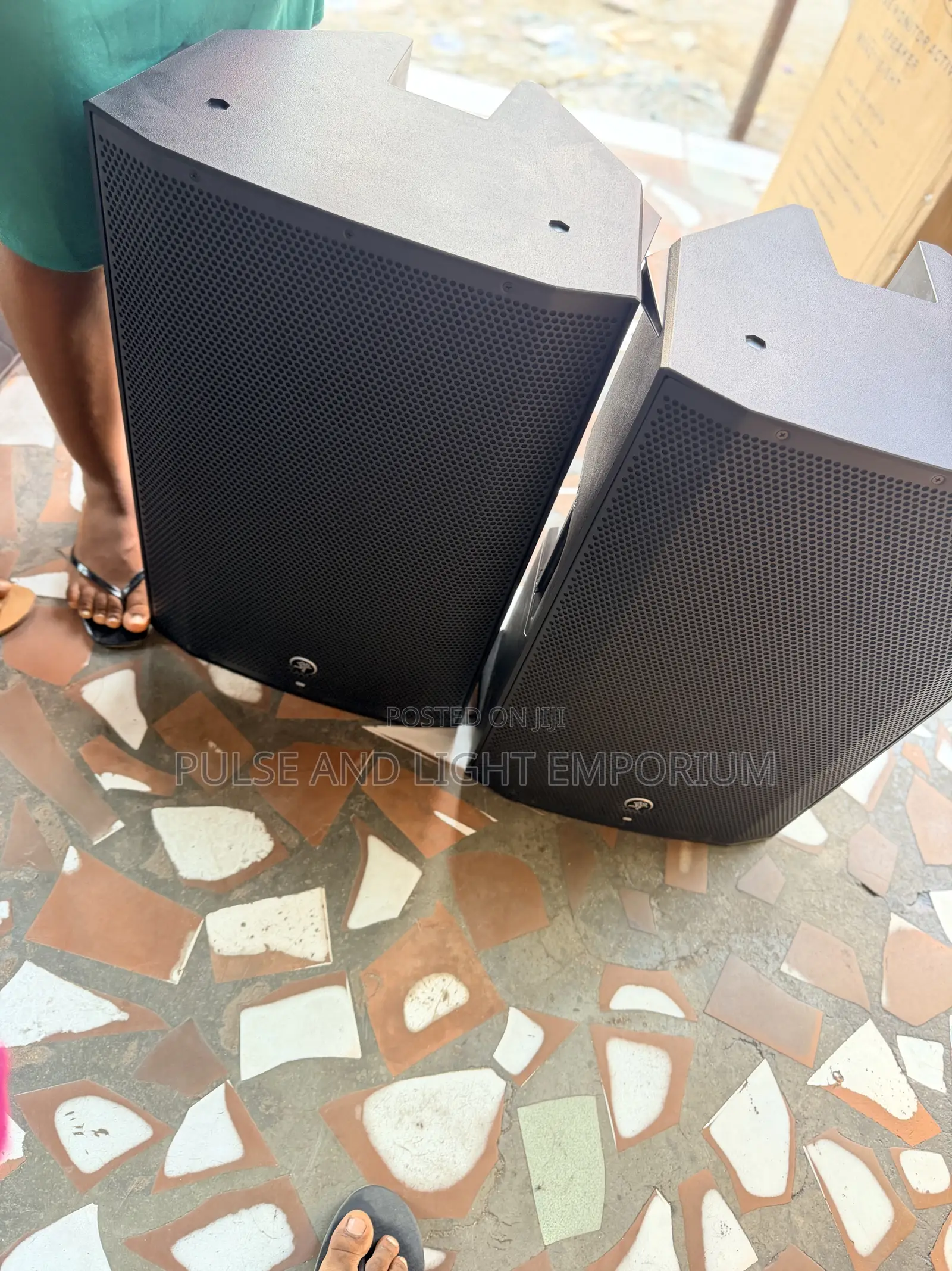Mackie Thump15a 1300w 15" Powered Loudspeakers.